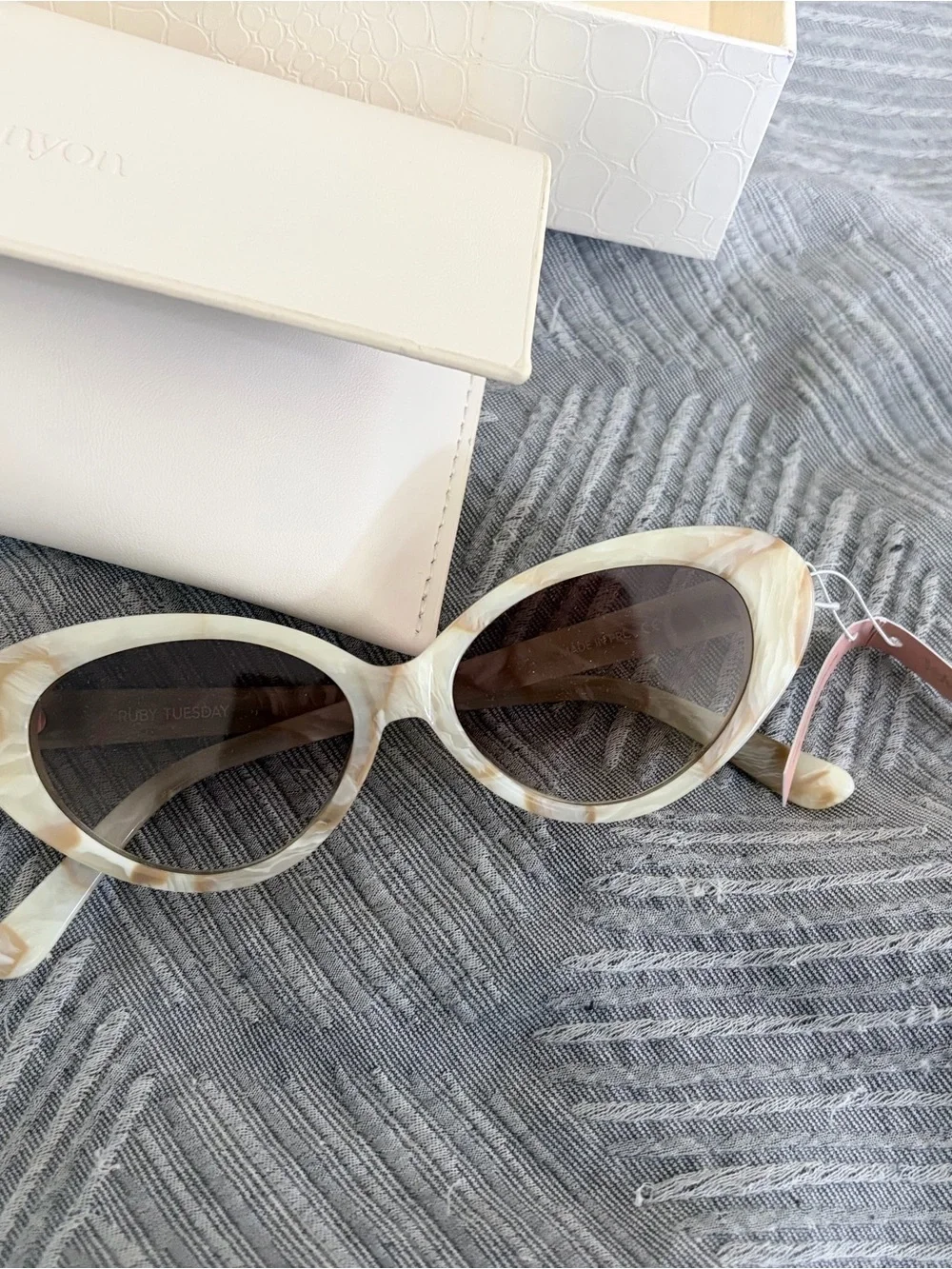 NWT Velvet Canyon Ruby Tuesday Ivory Cat-Eye Sunglasses Marble